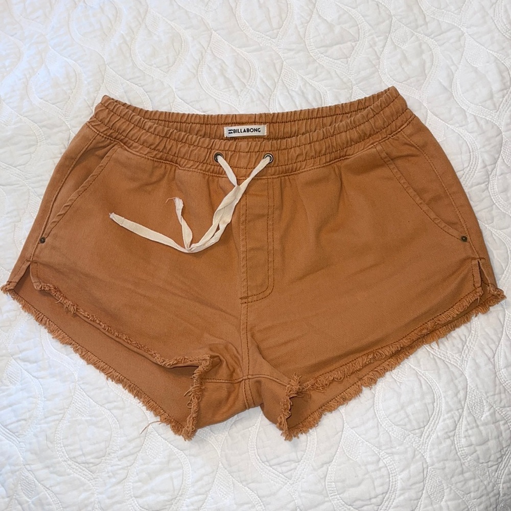 Billabong tan shorts